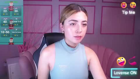 Snapshot of channel_blonde_a chatting on 12.17.24 channel_blonde_a online show from 12.17.24