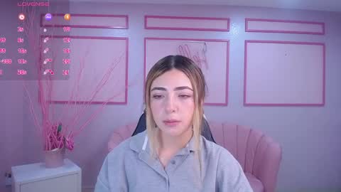 Snapshot of channel_blonde_a chatting on 12.18.24 channel_blonde_a online show from 12.18.24