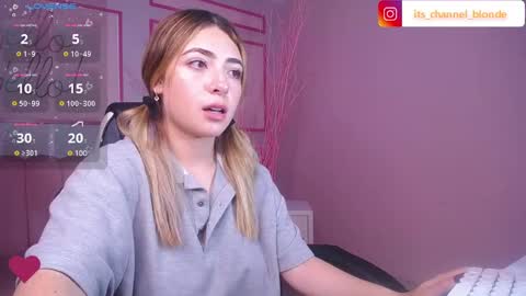 Snapshot of channel_blonde_a chatting on 12.18.24 channel_blonde_a online show from 12.18.24
