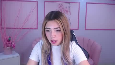 Snapshot of channel_blonde_a chatting on 12.21.24 channel_blonde_a online show from 12.21.24