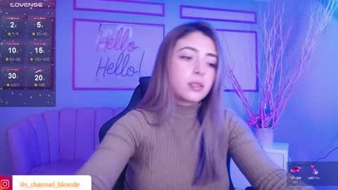 Snapshot of channel_blonde_a chatting on 01.04.25 channel_blonde_a online show from 01.04.25