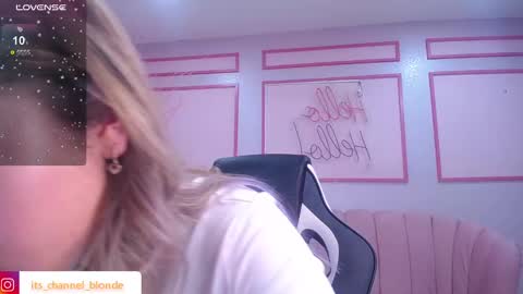 Snapshot of channel_blonde_a chatting on 01.16.25 channel_blonde_a online show from 01.16.25