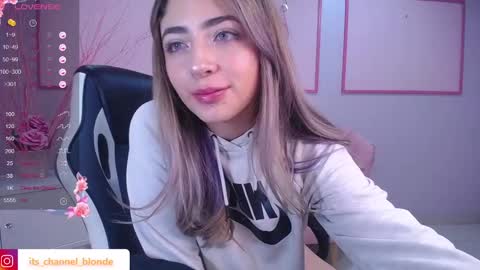 Snapshot of channel_blonde_a chatting on 02.03.25 channel_blonde_a online show from 02.03.25