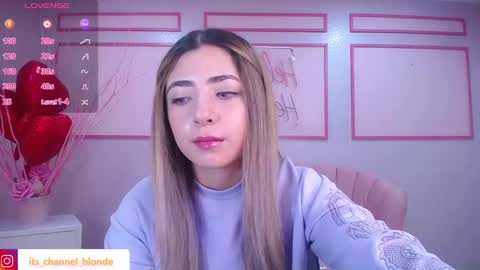 Snapshot of channel_blonde_a chatting on 02.11.25 channel_blonde_a online show from 02.11.25