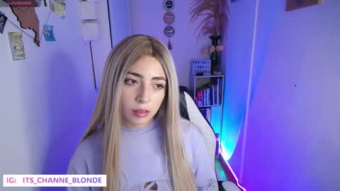 Snapshot of channel_blonde_a chatting on 10.21.25 channel_blonde_a online show from 10.21.25