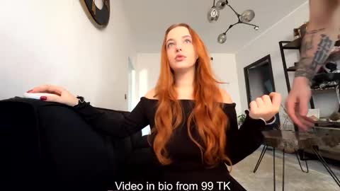 Snapshot of chaptertoo chatting on 09.29.25 SofiLiam online show from 09.29.25