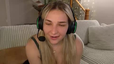 Snapshot of charbearxoxo chatting on 02.25.26 char online show from 02.25.26