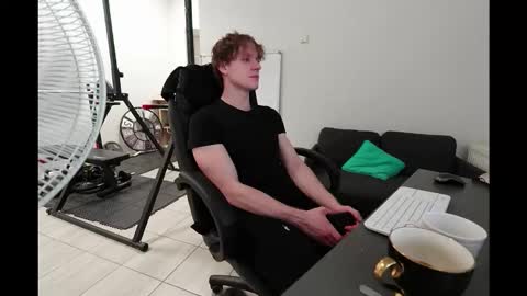 Snapshot of charles_dreams chatting on 11.26.25 CHARLES DREAMS online show from 11.26.25