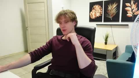 Snapshot of charles_dreams chatting on 11.30.25 CHARLES DREAMS online show from 11.30.25