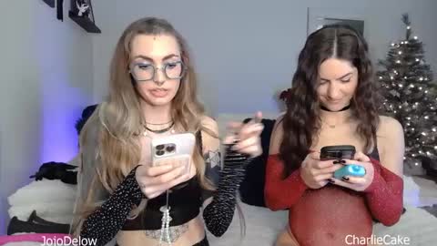 Snapshot of charliecake chatting on 12.01.25 Charlie Cake online show from 12.01.25