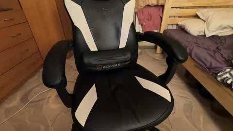 Charlie online show from 10.17.25