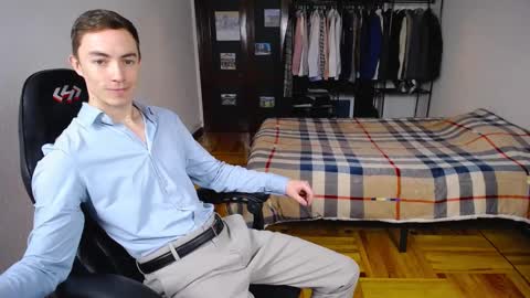 Snapshot of charlieseyer chatting on 02.18.25 carlos reyes online show from 02.18.25