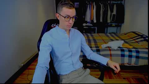 Snapshot of charlieseyer chatting on 09.25.25 carlos reyes online show from 09.25.25