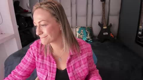 Charlot milf online show from 12.02.25