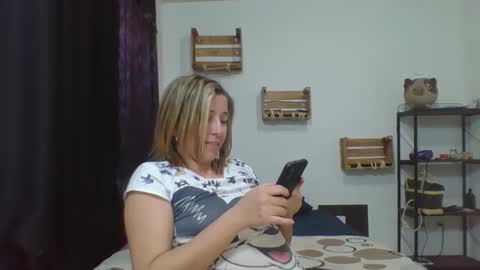 Snapshot of charlot_ponze chatting on 12.11.24 charlott online show from 12.11.24