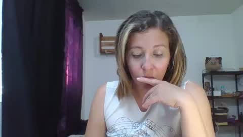 Snapshot of charlot_ponze chatting on 01.02.25 charlott online show from 01.02.25