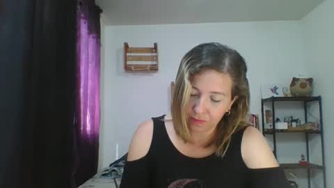 Snapshot of charlot_ponze chatting on 02.16.25 charlott online show from 02.16.25