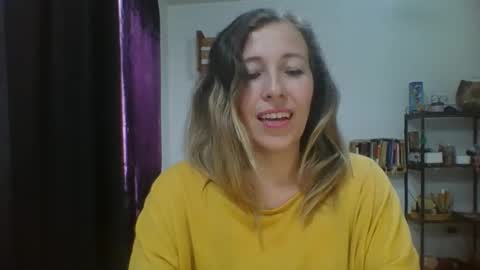Snapshot of charlot_ponze chatting on 10.10.25 charlott online show from 10.10.25