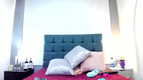 Charlott online show from 12.15.25