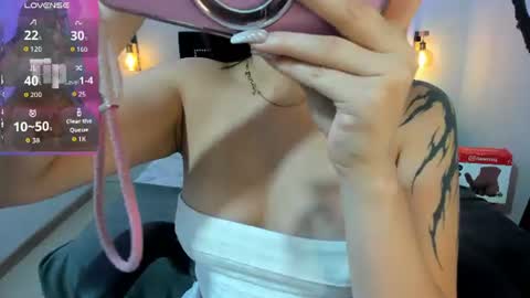 Snapshot of charlotte__benett chatting on 06.26.26 Charlotte online show from 06.26.26