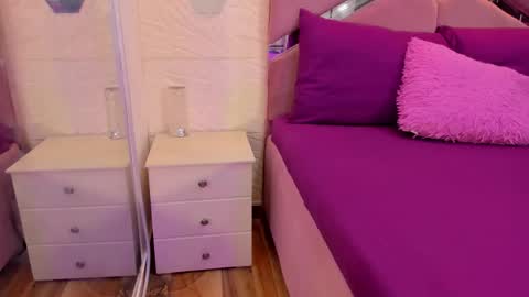 Charlotte Icee online show from 10.01.25