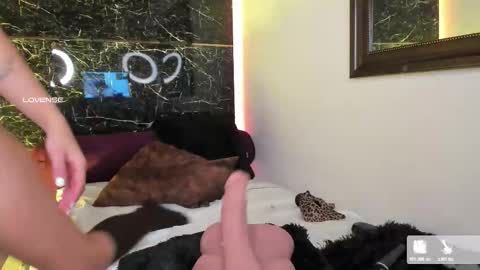 Snapshot of charlotte_line chatting on 10.27.25 charlotte_line online show from 10.27.25