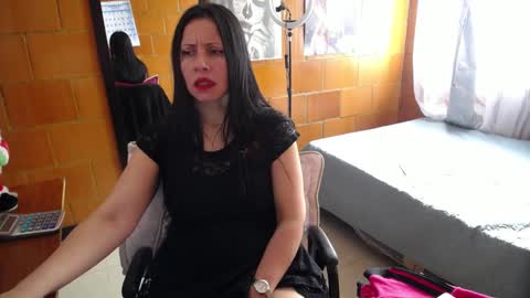 Snapshot of charlotte_temple chatting on 12.21.24 Charlotte online show from 12.21.24