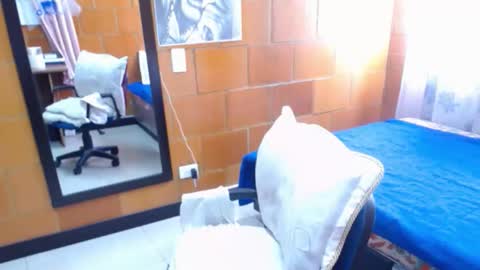 Snapshot of charlotte_temple chatting on 09.19.25 Charlotte online show from 09.19.25