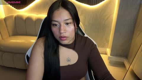 Snapshot of charlotte_tx chatting on 10.14.25 Online 800 to 1400 online show from 10.14.25