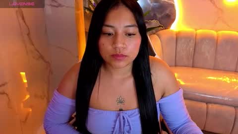 Snapshot of charlotte_tx chatting on 10.16.25 Online 800 to 1400 online show from 10.16.25