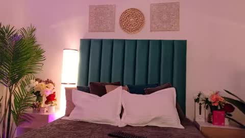 Charlotte Brandt online show from 04.12.26