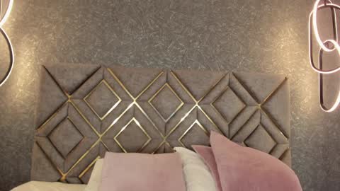 Charlotte  online show from 02.03.25