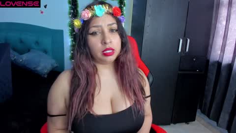 Snapshot of charlottee_lovee69 chatting on 12.12.24 Natalia online show from 12.12.24
