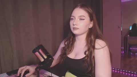 Snapshot of charlottewip chatting on 01.11.25 Kira online show from 01.11.25