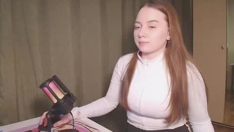 Snapshot of charlottewip chatting on 01.12.25 Kira online show from 01.12.25