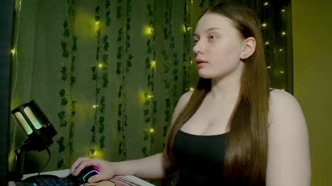 Snapshot of charlottewip chatting on 01.28.25 Kira online show from 01.28.25