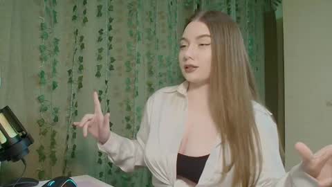 Snapshot of charlottewip chatting on 01.29.25 Kira online show from 01.29.25