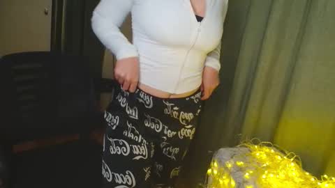 Snapshot of charlottewip chatting on 09.16.25 Kira online show from 09.16.25