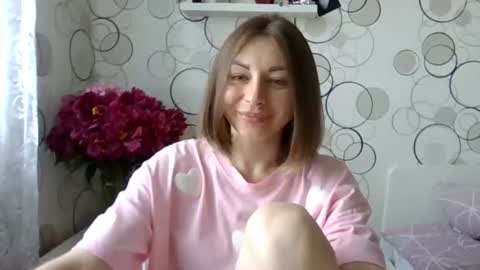 Snapshot of charming__chick chatting on 06.14.26 charming__chick online show from 06.14.26