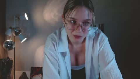 Snapshot of charming_beauty chatting on 04.18.26 Michelle online show from 04.18.26