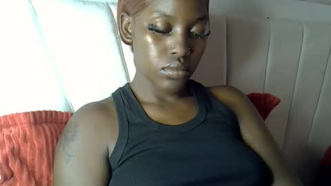 Snapshot of charmingdime chatting on 04.15.26 charmingdime online show from 04.15.26