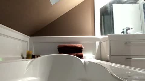 Snapshot of chenovich chatting on 01.02.25 chenovich online show from 01.02.25