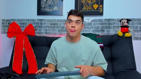 Snapshot of chepe_fit chatting on 12.31.24 chepe vause online show from 12.31.24