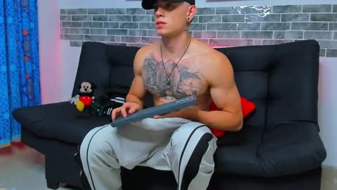 Snapshot of chepe_fit chatting on 02.05.25 chepe vause online show from 02.05.25