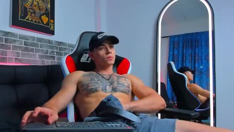 Snapshot of chepe_fit chatting on 02.21.25 chepe vause online show from 02.21.25