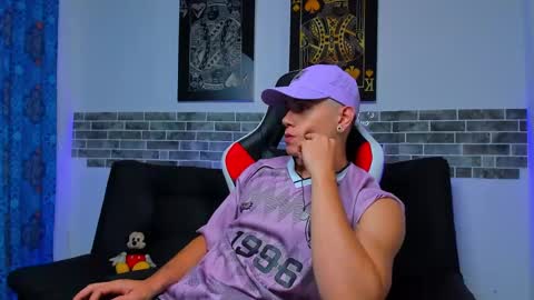 Snapshot of chepe_fit chatting on 03.02.25 chepe vause online show from 03.02.25