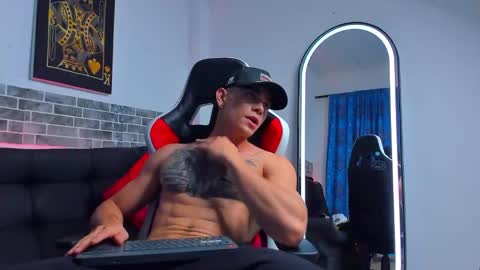 Snapshot of chepe_fit chatting on 03.05.25 chepe vause online show from 03.05.25