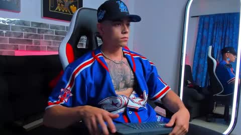 Snapshot of chepe_fit chatting on 03.05.25 chepe vause online show from 03.05.25