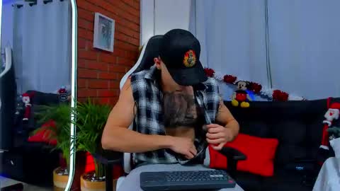 Snapshot of chepe_fit chatting on 11.30.25 chepe vause online show from 11.30.25