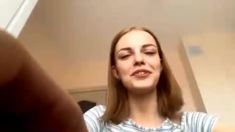 Snapshot of cherikrasner chatting on 06.14.26 Mia online show from 06.14.26